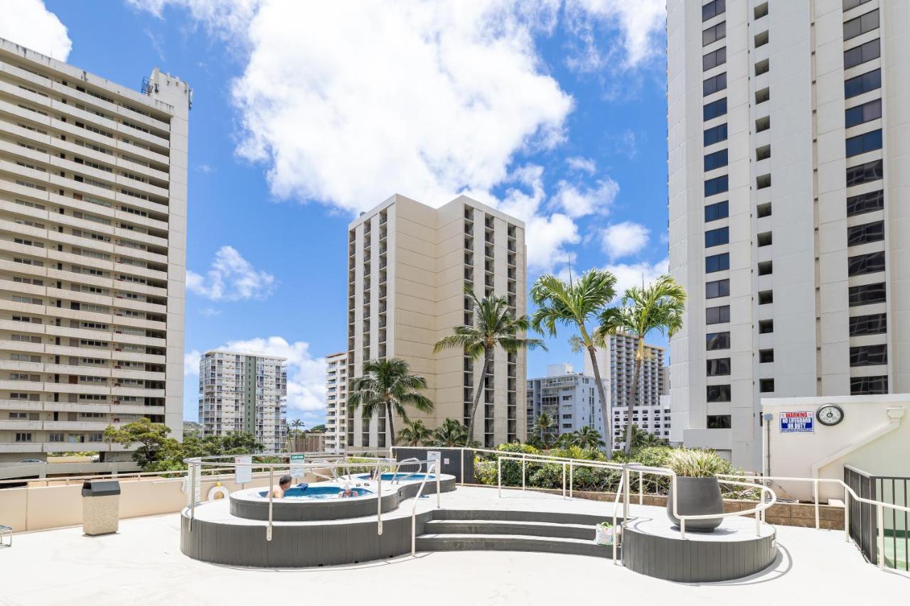 Beautiful 1Br, Steps To Waikiki Beach And Parking Гонолулу Екстер'єр фото
