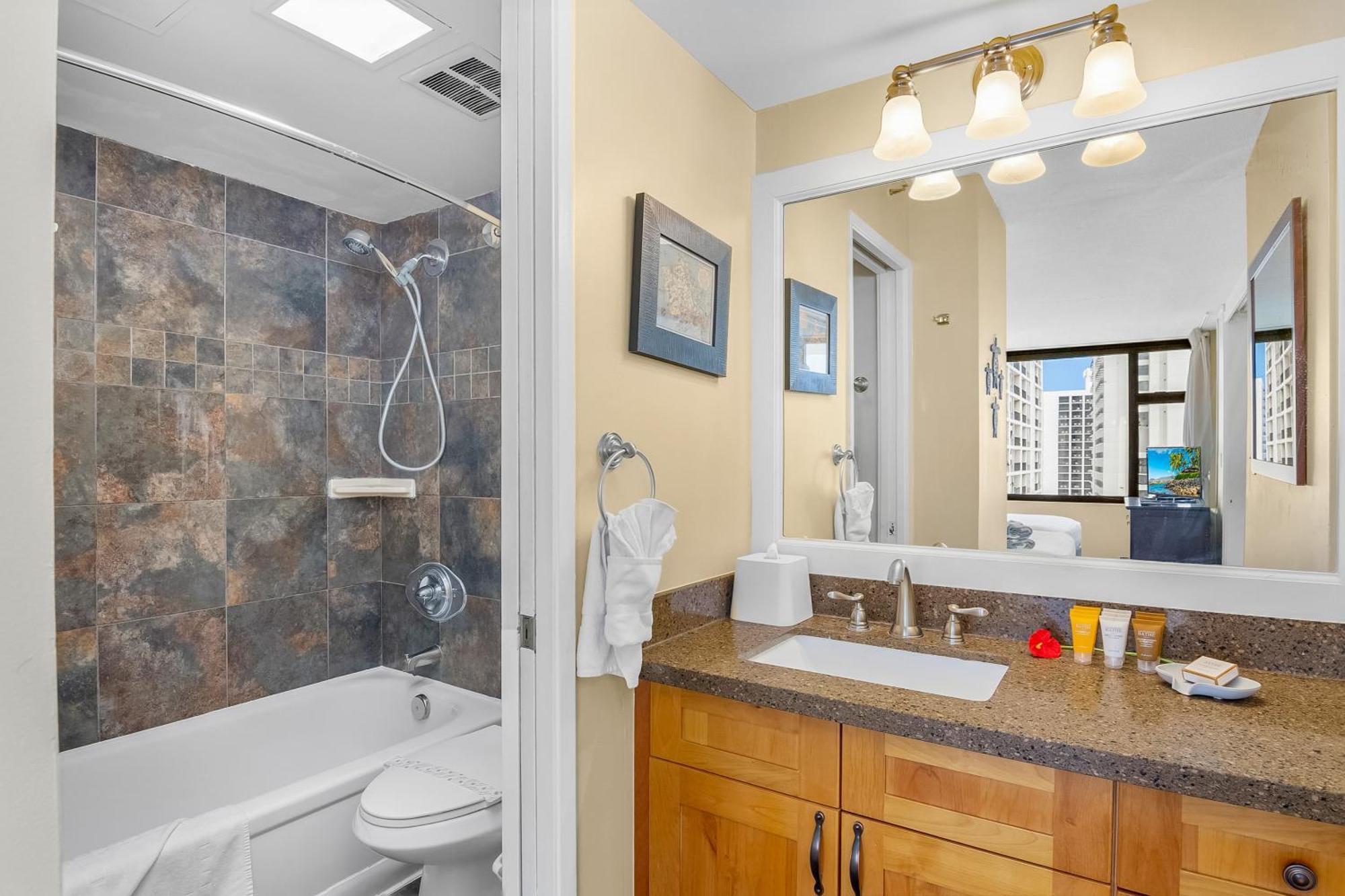 Beautiful 1Br, Steps To Waikiki Beach And Parking Гонолулу Екстер'єр фото